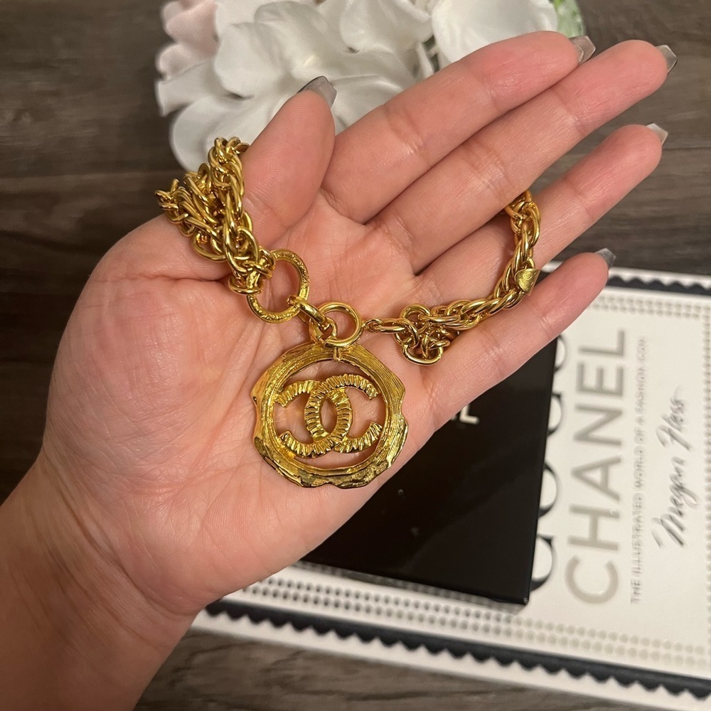 CHANEL Vintage Gold CC Multistrand Bracelet - Picture 2 of 7